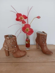 Bottines ajourées avec bride camel taille 36